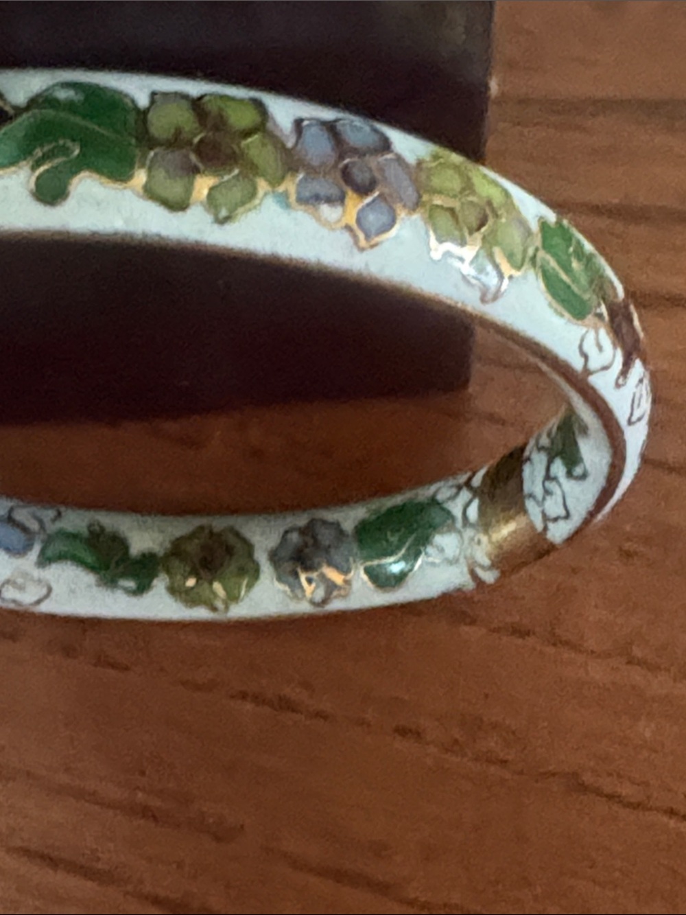 Vintage Cloisonné Floral Bangle Bracelet in White and Green - Picture 3 of 4